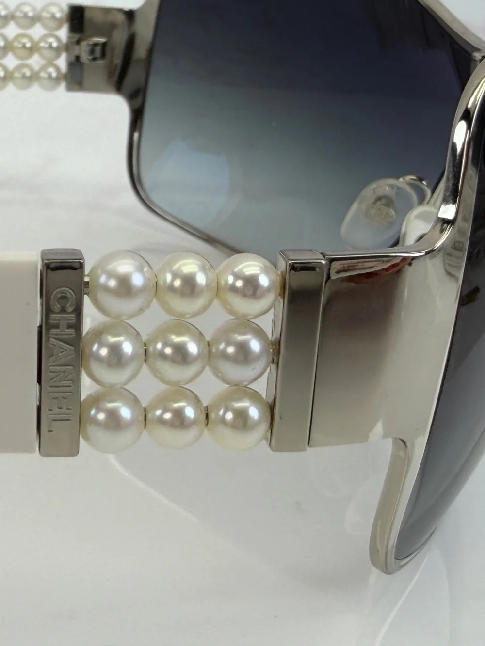 Y2K CHANEL White/Silver Frame Oversized Pearl Sunglasses-4177